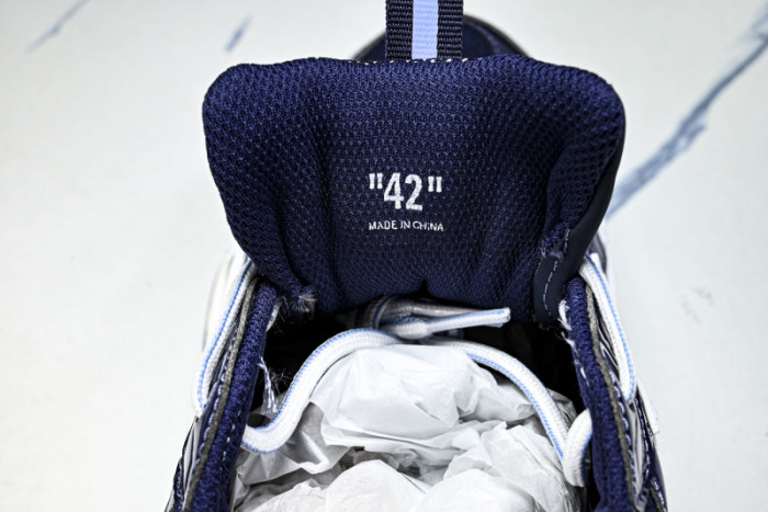 Off-White c/o Virgil Abloh