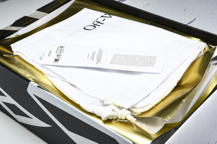 Off-White c/o Virgil Abloh