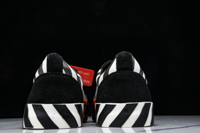 Off-White c/o Virgil Abloh