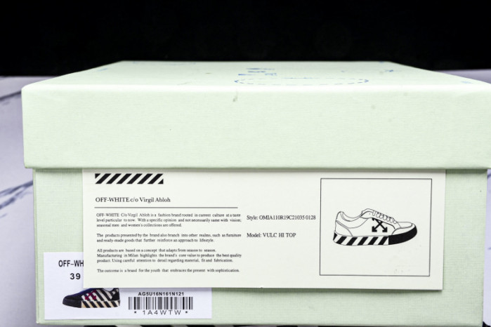 Off-White c/o Virgil Abloh