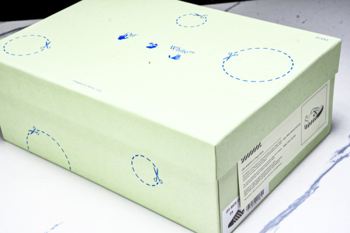 Off-White c/o Virgil Abloh