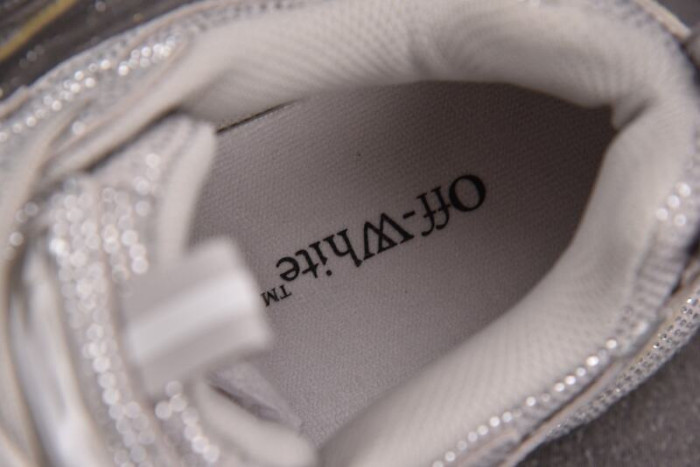 Off-White c/o Virgil Abloh