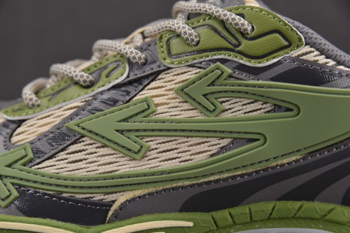 Off-White c/o Virgil Abloh