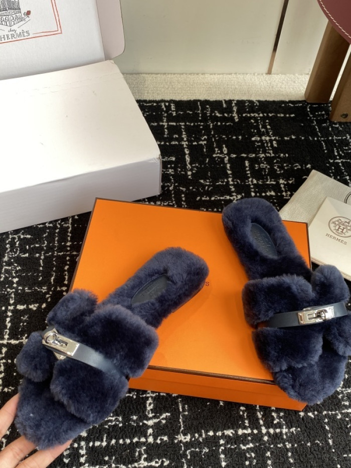 H**mes SLIPPERS