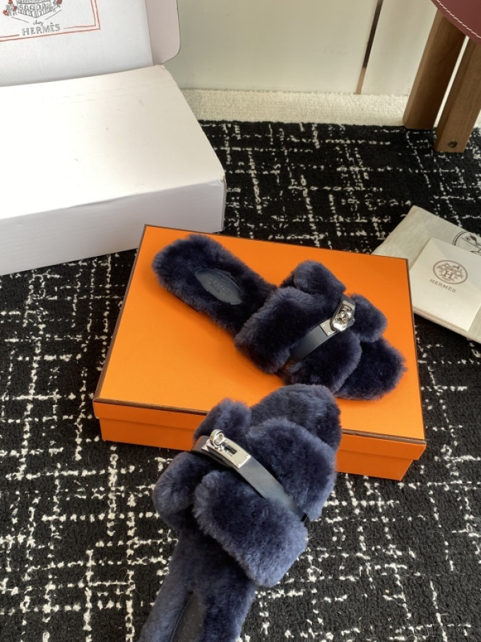 H**mes SLIPPERS