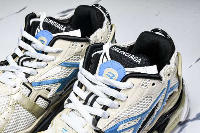 Ba*len*cia*ga Runner 677403 W5RH6 0312