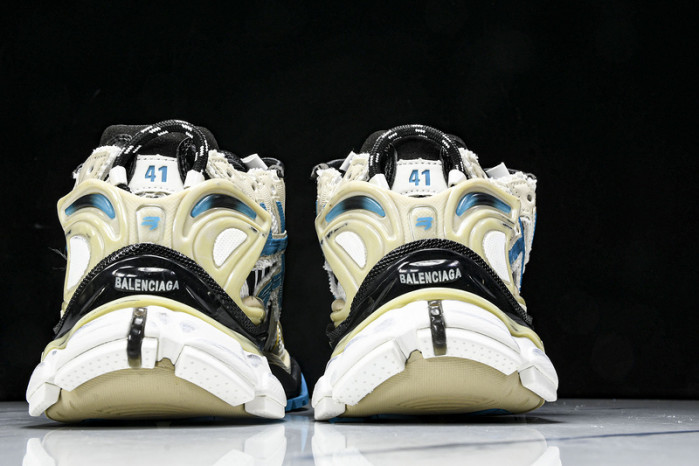 Ba*len*cia*ga Runner 677403 W5RH6 0312