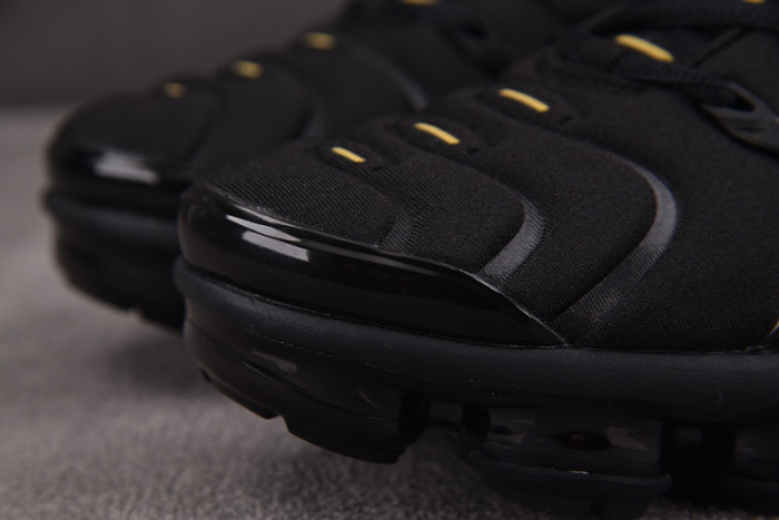 Nike Air VaporMax Plus Black Anthracite Metallic Gold 924453-007