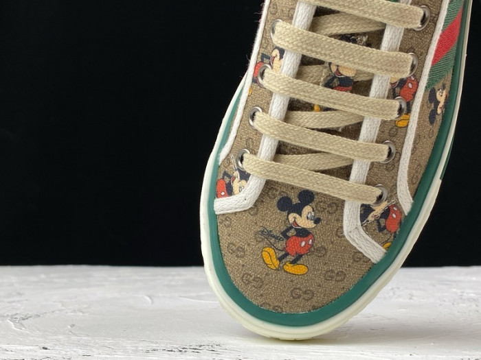 G*u*i ACE EMBROIDERED LOW-TOP SNEAKER E2269