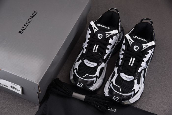 Ba*len*cia*ga Runner 772774 W3RMU 9010