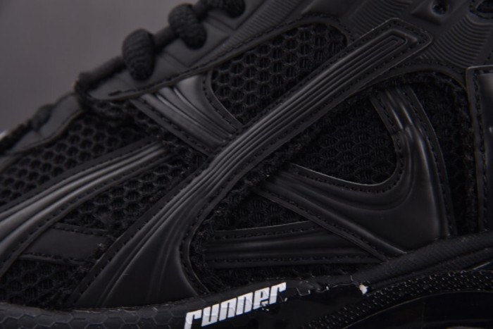 Ba*len*cia*ga Runner 772767-W3RMU-1100