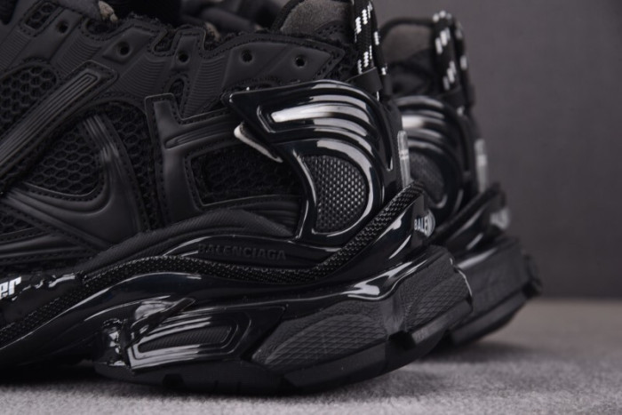 Ba*len*cia*ga Runner 772767-W3RMU-1100