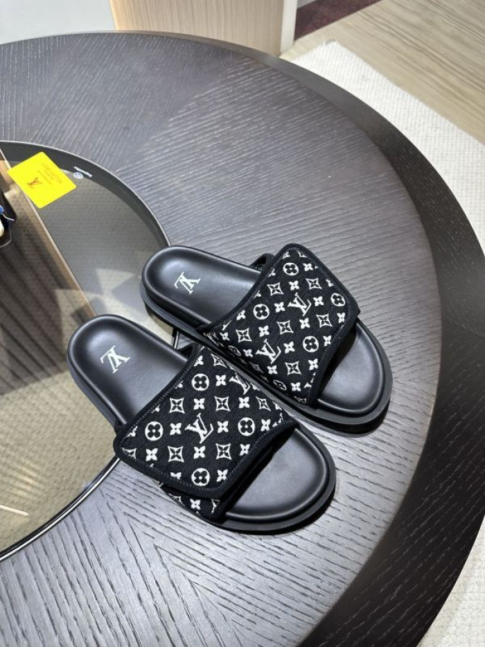 L0VT SANDALS