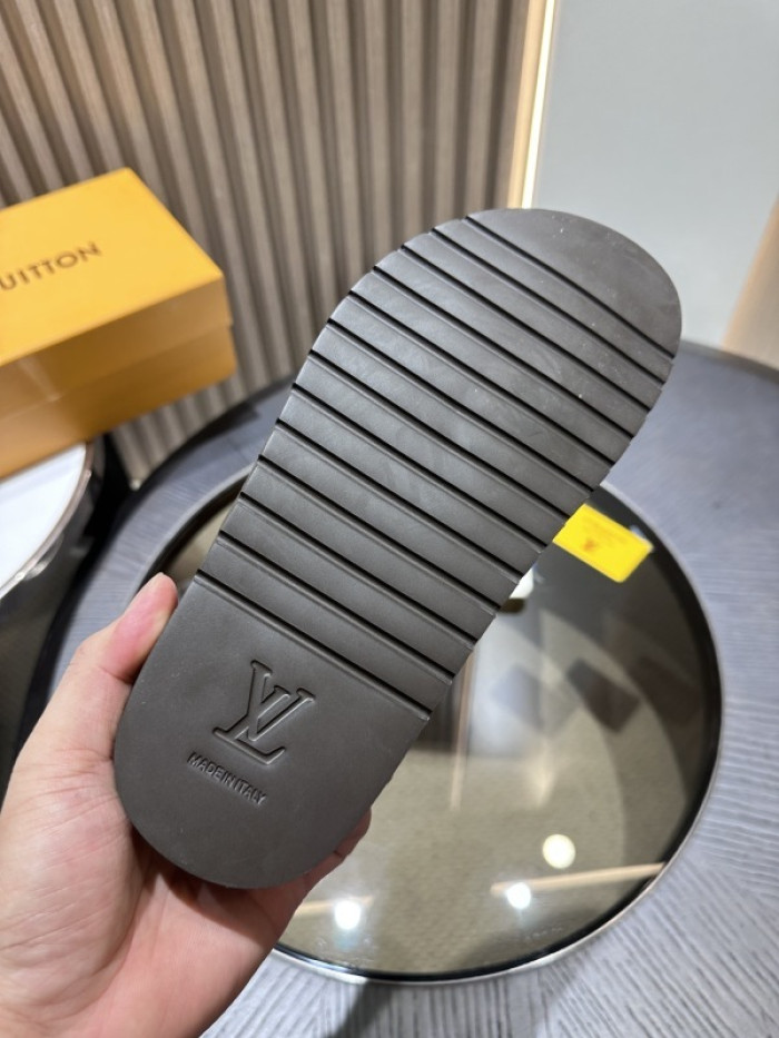 L0VT SANDALS
