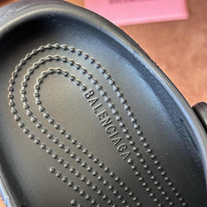 Ba*len*cia*ga Sandals