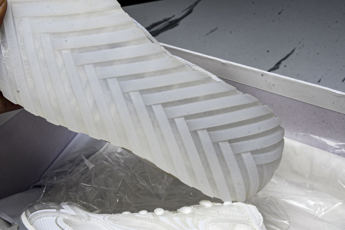 Bo*te*ga Ve*ne*ta BV057