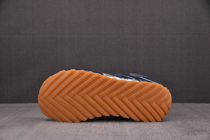 Bo*te*ga Ve*ne*ta BV059