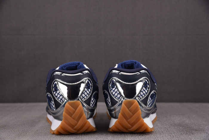 Bo*te*ga Ve*ne*ta BV059