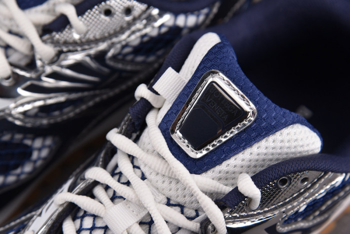 Bo*te*ga Ve*ne*ta BV059