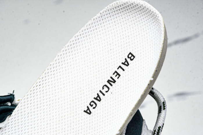 Ba*len*cia*ga Runner 772767 W3RMU 9934