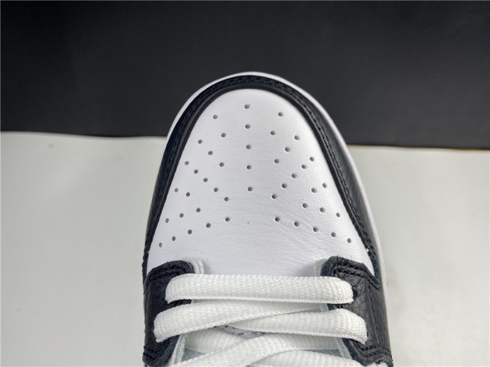 Nike Dunk SB Low “Yin Yang