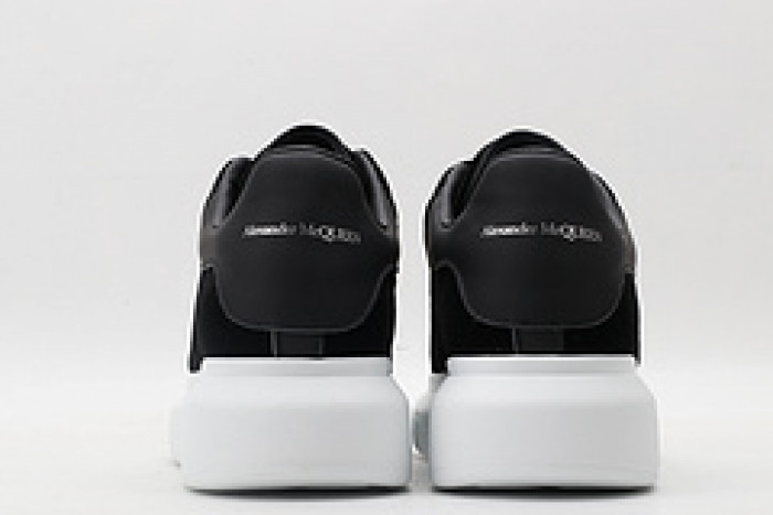 Ale*d*r M*Q*en E2701