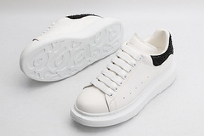 Ale*d*r M*Q*en E2713