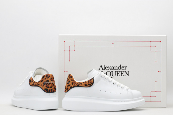 Ale*d*r M*Q*en E2722