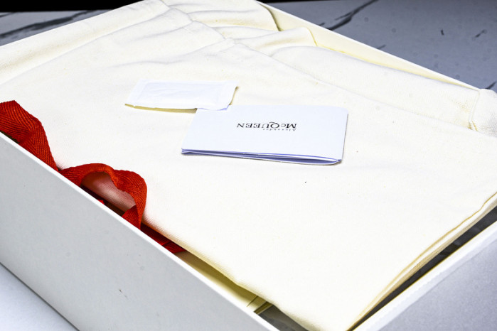 Ale*d*r M*Q*en E2725