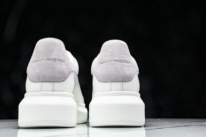 Ale*d*r M*Q*en E2727