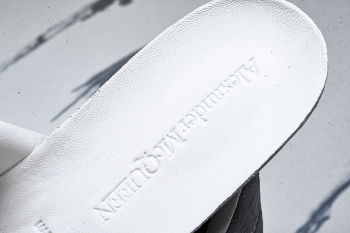 Ale*d*r M*Q*en E2730