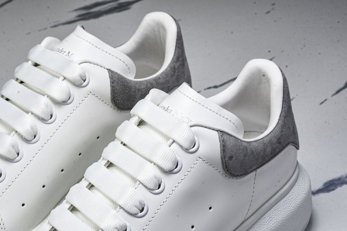 Ale*d*r M*Q*en E2730