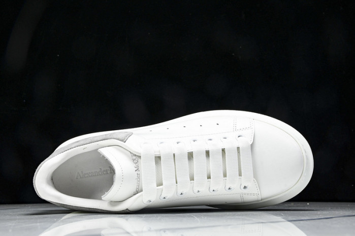 Ale*d*r M*Q*en E2730