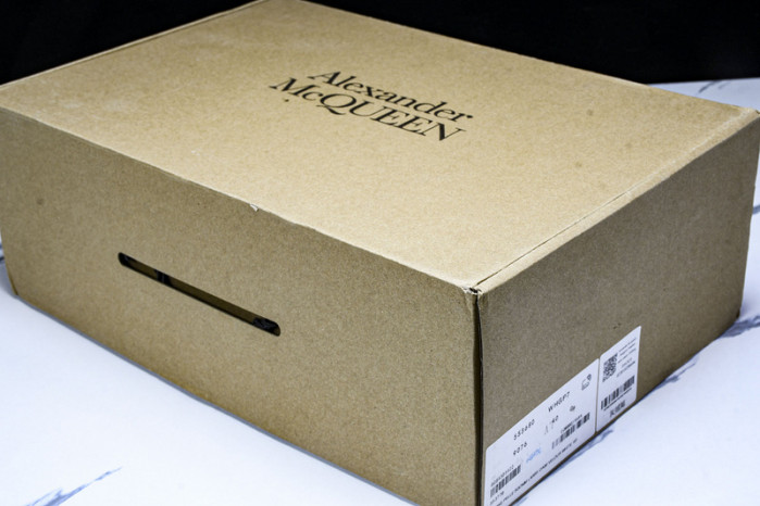 Ale*d*r M*Q*en E2730