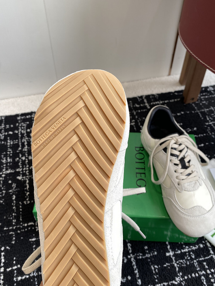 Bo*te*ga Ve*ne*ta BV055