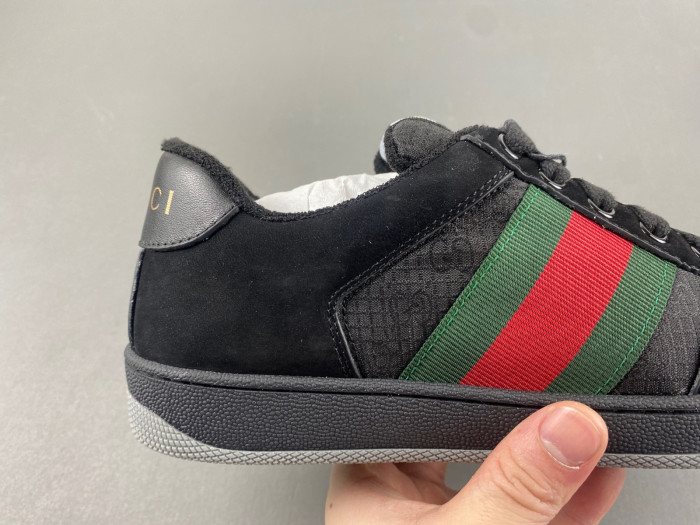 G*u*i ACE EMBROIDERED LOW-TOP SNEAKER G111