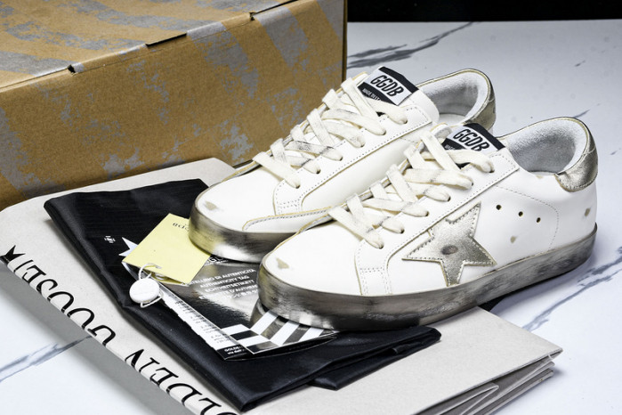 Golden Go*e S*per-Star SNEAKER GG07