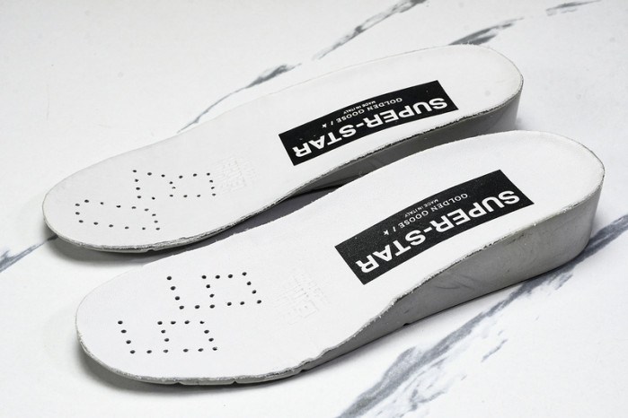 Golden Go*e S*per-Star SNEAKER GG08