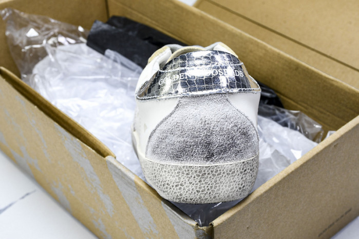 Golden Go*e S*per-Star SNEAKER GG08