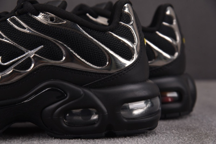 Nike Air Max Plus SE "Black & Metallic Silver" | HJ9743-001