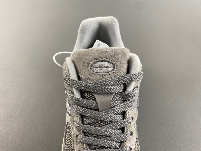 New Balance ML2002RC