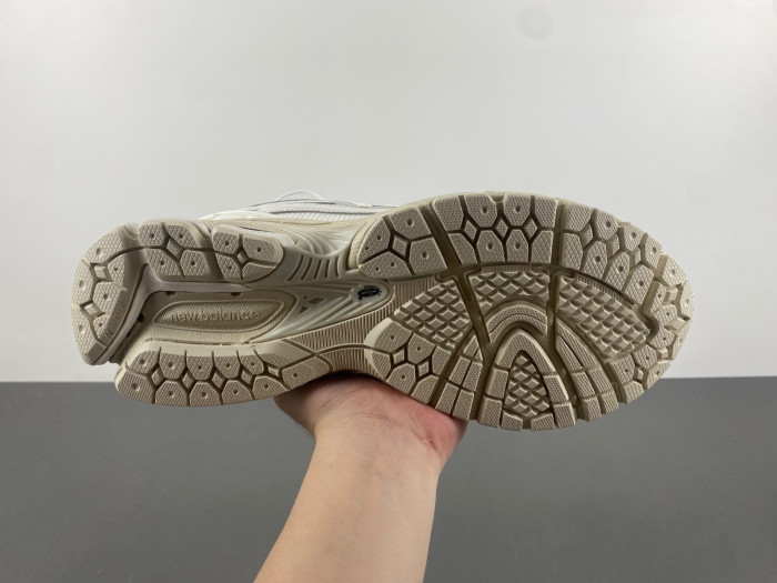 New Balance M1906RWW