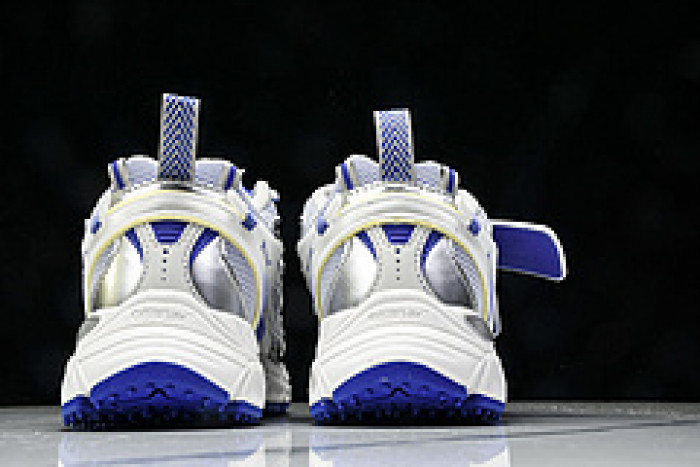 Off-White c/o Virgil Abloh