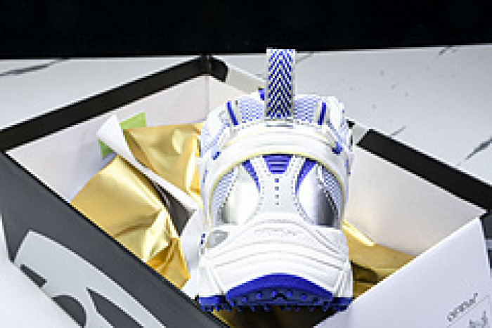 Off-White c/o Virgil Abloh