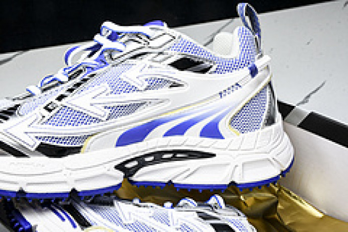 Off-White c/o Virgil Abloh