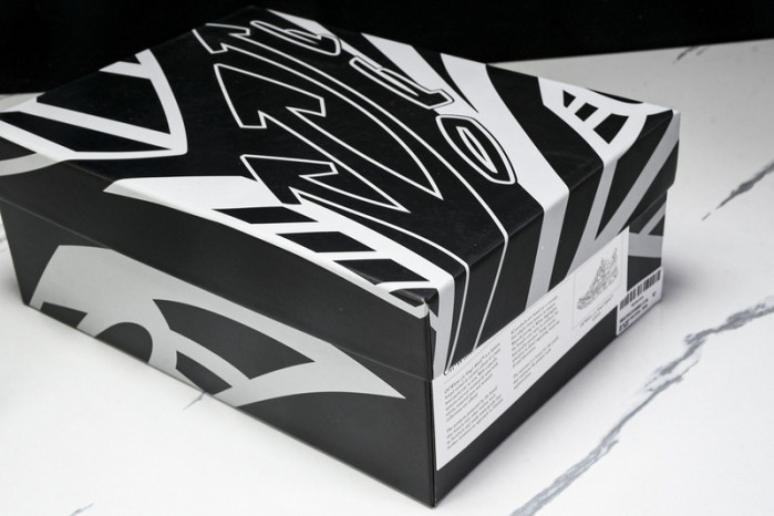 Off-White c/o Virgil Abloh