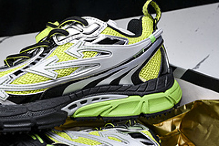 Off-White c/o Virgil Abloh