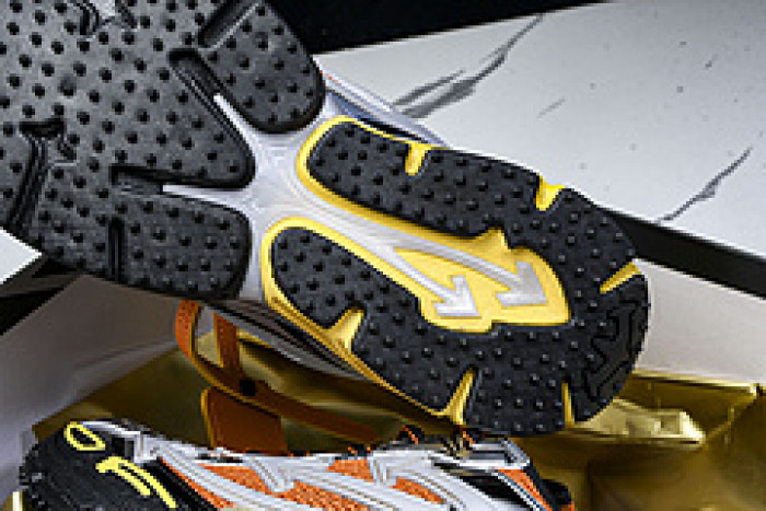 Off-White c/o Virgil Abloh