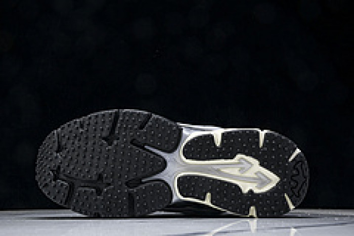 Off-White c/o Virgil Abloh