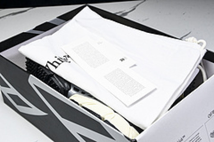 Off-White c/o Virgil Abloh